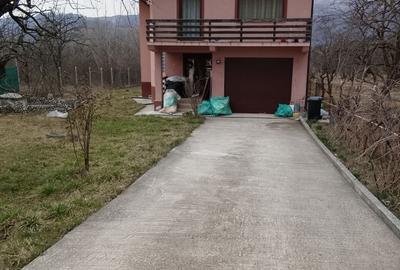 Casă cu 4 camere în Buciumeni