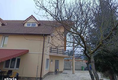 Casă cu Teren 782 Mp în Central - 2