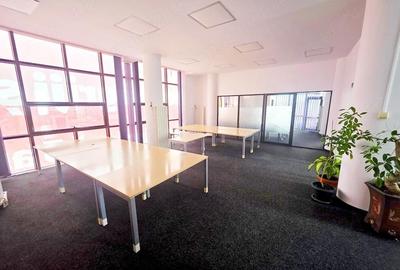 Spațiu comercial, de 150 mp, în Central - 7