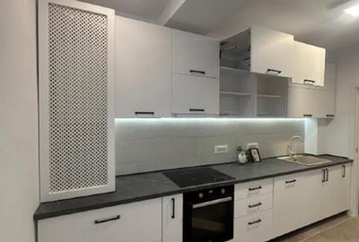 Vand apartament proaspat renovat , finisaje lux - 1