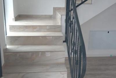 Casă cu Teren 240 Mp în Micești