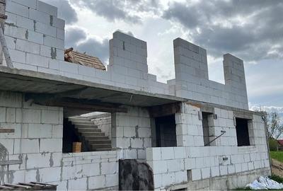 Casă cu Teren 3000 Mp în Budila - 2