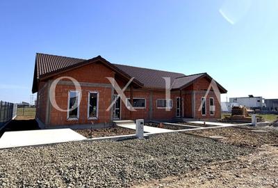 Duplex cu 4 camere cu Canalizare în Moșnița Nouă - 1