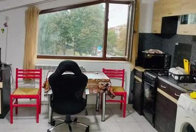 Garsonieră decomandată în Exterior Vest - 4