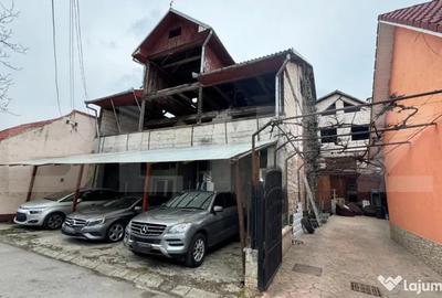 Casă cu 7 camere cu Teren 460 Mp în Central - 3
