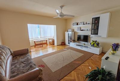 Apartament cu 3 camere decomandat, mobilat în Centrul Civic