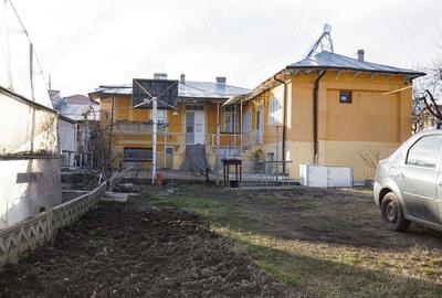 Casă cu 6 camere în Berești - 4