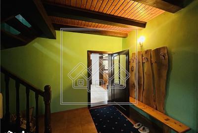 Casă cu 5 camere cu Teren 3400 Mp în Porumbacu de Jos - 11