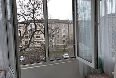 Apartament cu 3 camere decomandat în Exterior Vest