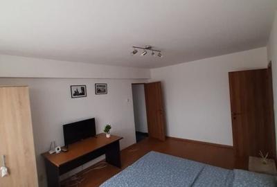 Apartament cu 3 camere - Centru/Piata 700 - 2