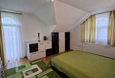 Casă cu Teren 1400 Mp în Groși - 2