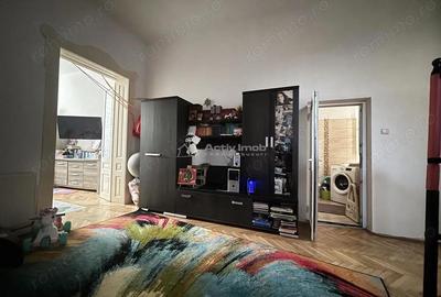 Apartament cu 3 camere semidecomandat în Central - 1
