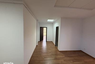 Apartament cu 3 camere în Central - 3