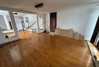 Casă cu 4 camere cu Teren 273 Mp în Central - 2