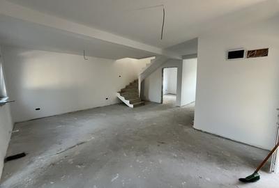 Duplex cu 5 camere cu Canalizare în Valu lui Traian - 3