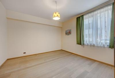 Casă cu 8 camere cu Canalizare în Central - 12