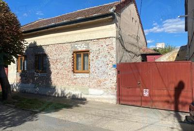 Casa cu teren 474 mp si potential de renovare Zona Dambovita - 1