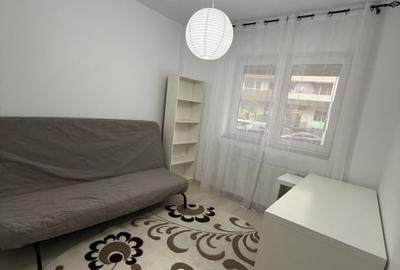 Apartament cu 3 camere semidecomandat, mobilat în Tractorul - 4