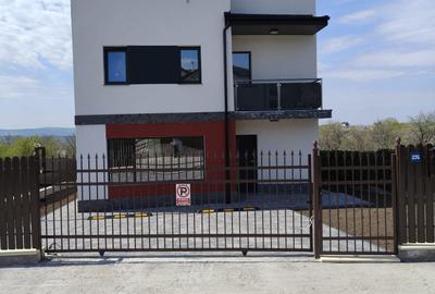 Casă individuală cu 4 camere cu Canalizare în Bârnova - 1