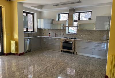 Casă cu 5 camere cu Teren 652 Mp în Sisești - 11