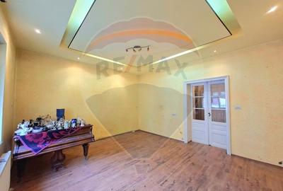 Apartament cu 3 camere semidecomandat în Central - 3