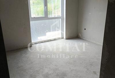 Casă cu 4 camere cu Teren 200 Mp în Central
