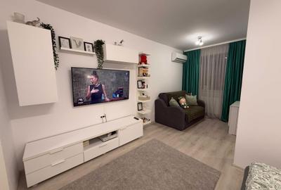 Garsonieră decomandată în Titan