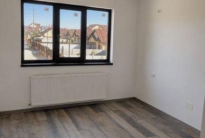Casă cu 5 camere cu Teren 580 Mp în Malu Mare - 3