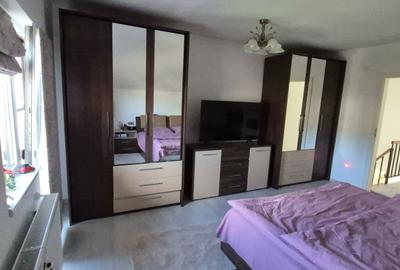 Casă cu 4 camere în Unirii - 1