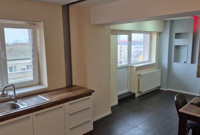 Proprietar , inchiriez apartament , renovat , 4 camere ,zona buna. - 17