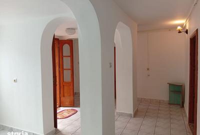 Casă cu 6 camere cu Teren 843 Mp în Livada - 10