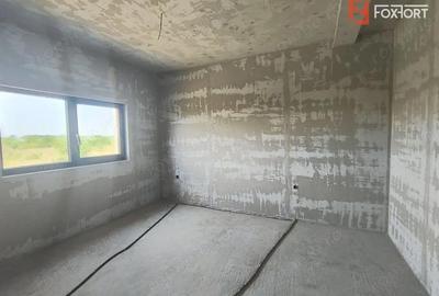 Casă cu 5 camere cu Canalizare în Plopi - 1