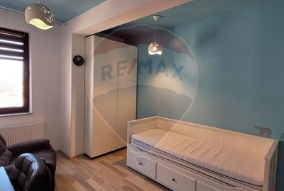 Apartament cu 3 camere semidecomandat, mobilat în Tractorul - 7