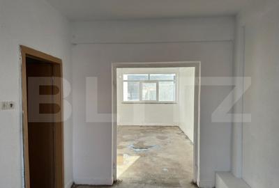 Spațiu comercial, de 575 mp, în Central - 4