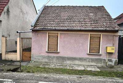 Casă cu 4 camere nedecomandat cu Teren 342 Mp în Ghirodei