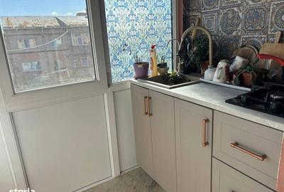 Apartament cu 2 camere decomandat în Rovine