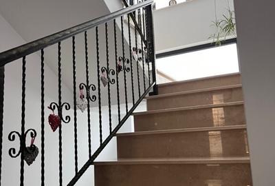 Casă cu 2 camere cu Teren 530 Mp în Fălticeni - 1