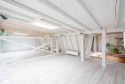 Casă cu 6 camere cu Canalizare în P-ța Romană - 1