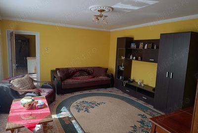 Casă cu 5 camere cu Teren 1000 Mp în Postăvari - 1