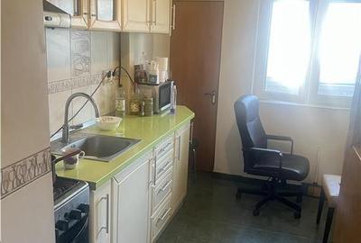 Apartament cu 4 camere decomandat în Tei - 4