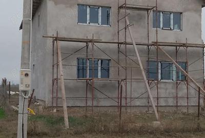 Casă cu 4 camere în Central - 2