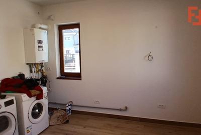 Duplex cu 5 camere cu Canalizare în Dumbrăvița - 9