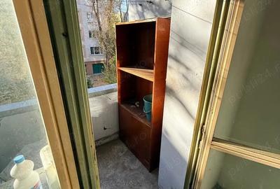 Proprietar, vand apartament 3 camere, situat in strada Aleea Callatis, bloc A14, et.1 4,anul constru - 2