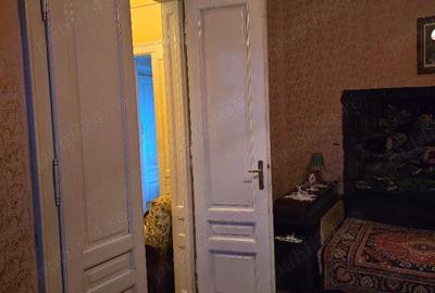 Vand ap 2 camere si dep, ultracentral , la curte comuna , 3 geamuri front stradal , reabilitata ext - 7