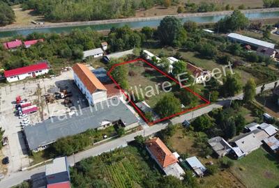 Teren de 3005 mp, în Central - 10