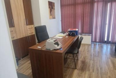 Spațiu comercial, de 133 mp, în Central - 3