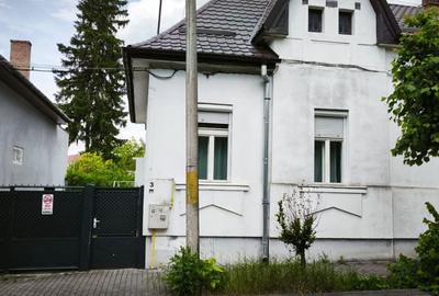 Casă cu 3 camere cu Teren 436 Mp în Semicentral