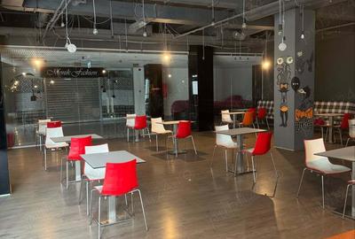 Spațiu comercial, de 100 mp, în Central - 4