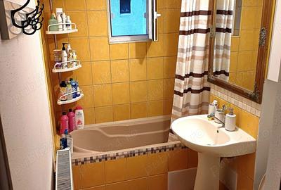 Proprietar-vand apartament 3 camere dec. - 10