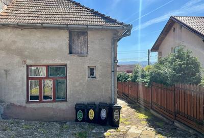 Casă cu 3 camere cu Canalizare în Dâmbul Rotund